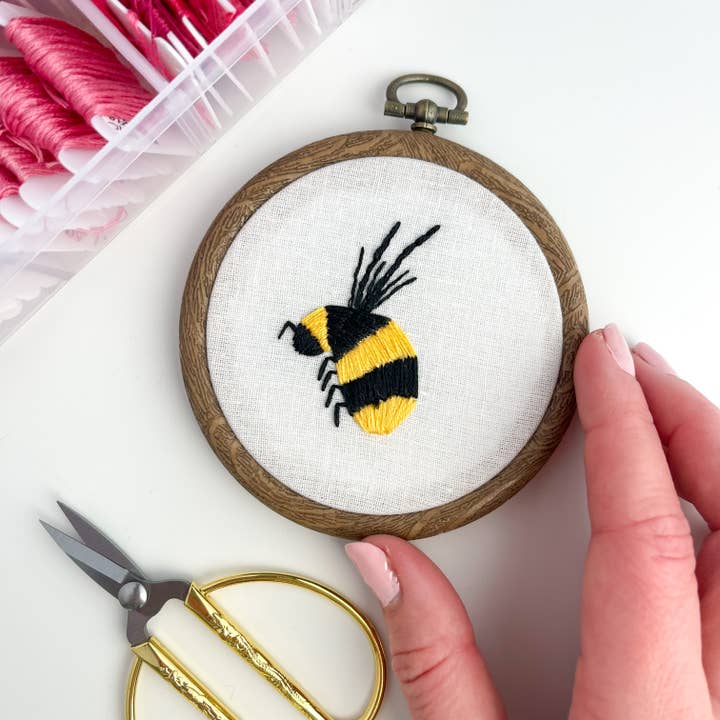 Stitch Ambition - Wholesale Embroidery/Cross Stitch Supplies - Bumble Bee Hand Embroidery Hoop