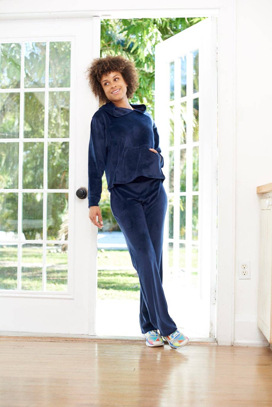 Empowear LLC – Engroshandel Loungesæt - Dame – Elsker Casual Så Blød Velour Hoodie og SweatPant 2-pc Sæt2