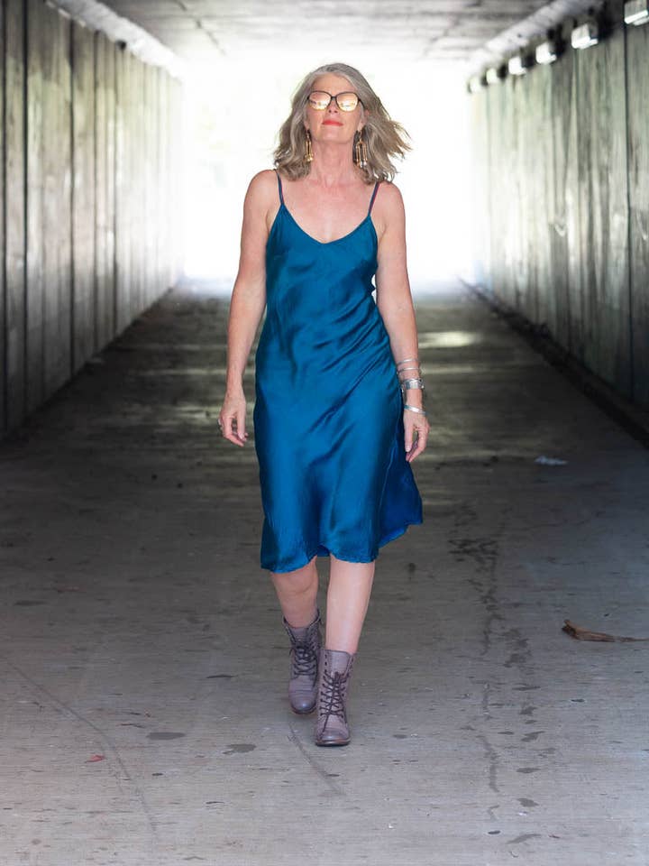 Marilyn Silke Satin Midt Nederdel Turkis for engroshandel hos TABOO FASHION