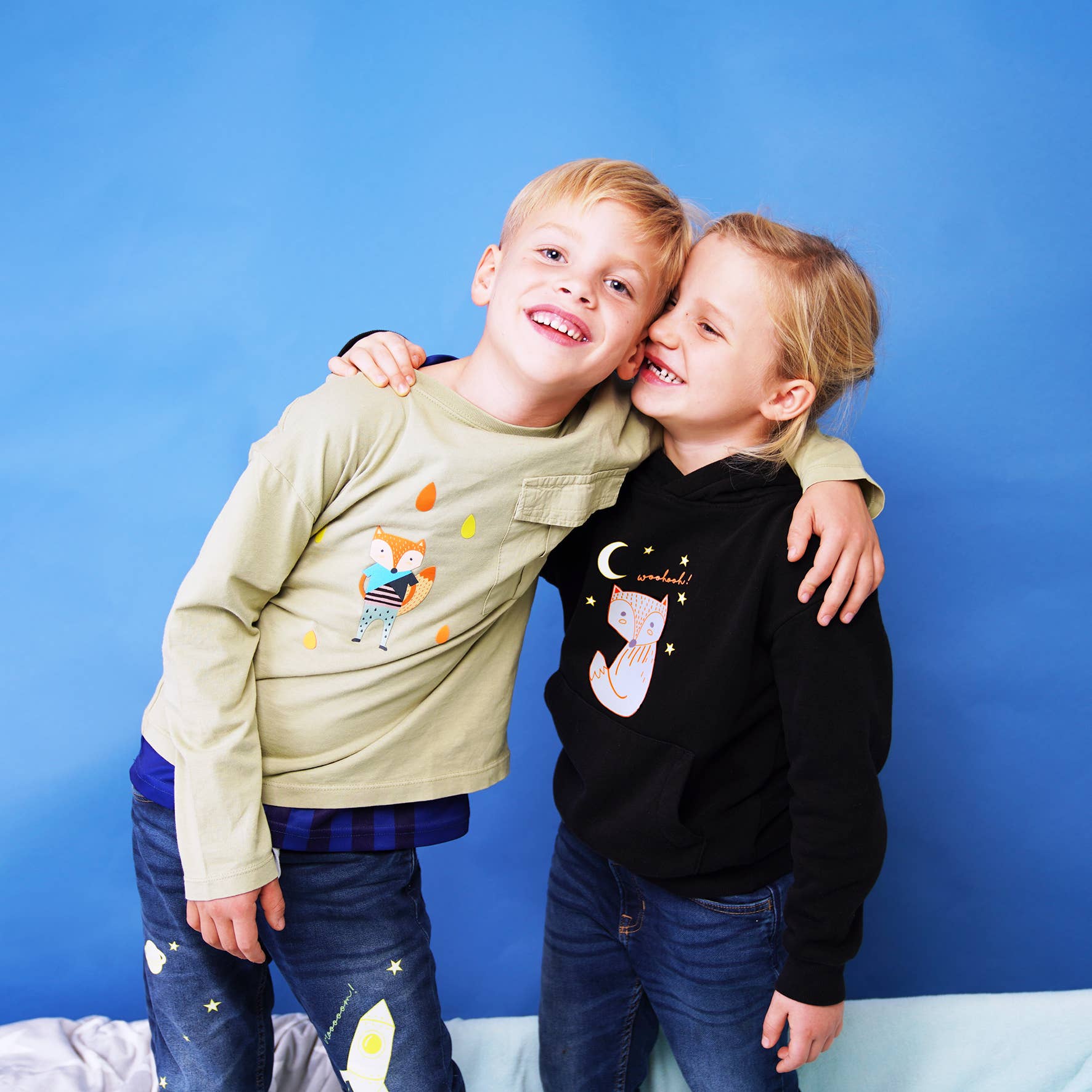 Fabfabstickers – Engroshandel Sublimationstryk – Fluorescerende jern-på film — ræv med neonomrids1