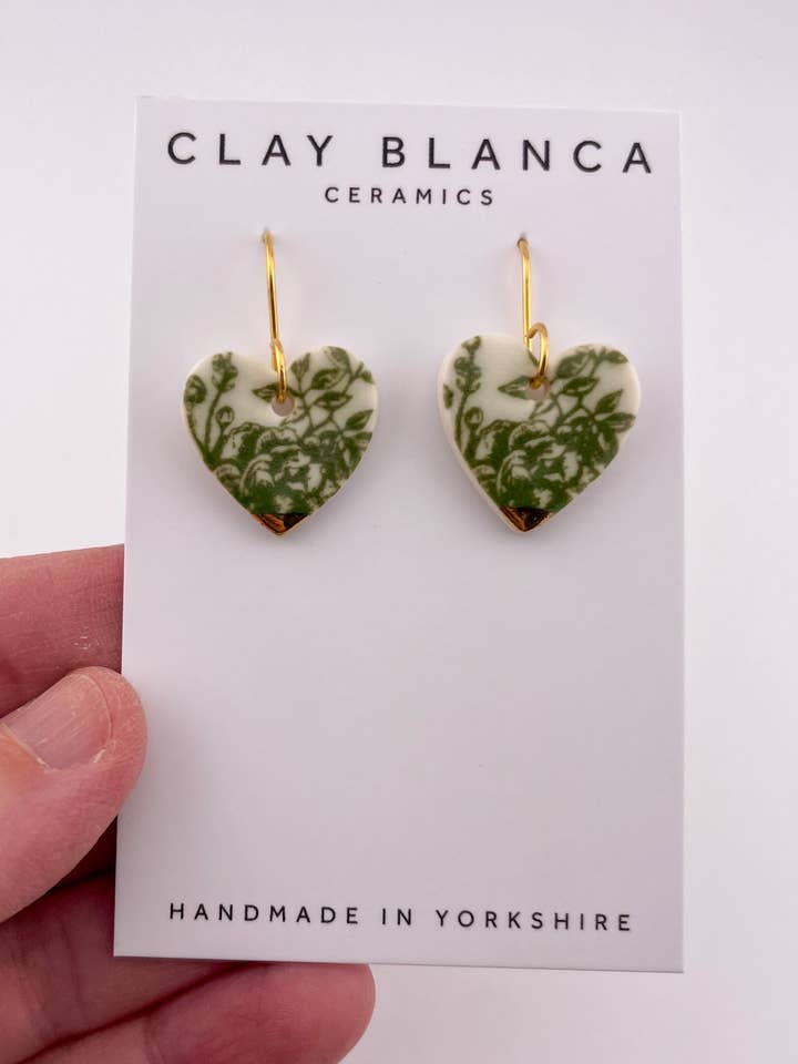 Orecchini Cuore Medio Verde Cina (medio) (Opzioni) per la vendita all'ingrosso da parte di Clay Blanca