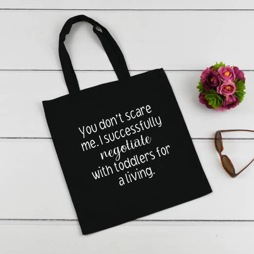 Négociation avec les tout-petits pour un fourre-tout vivant pour la vente par Nanny Years