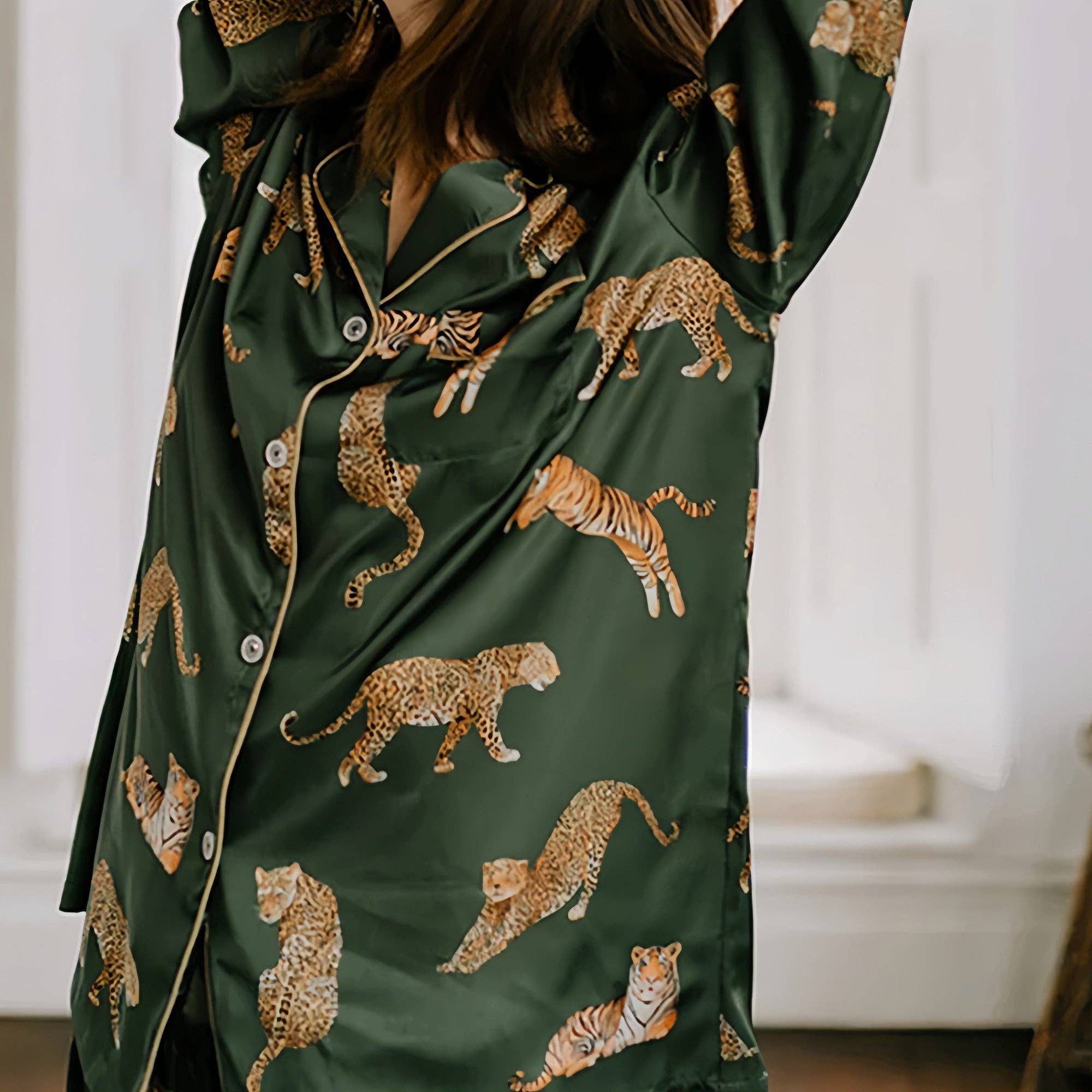 Olivgrün grün Langärmliges Pyjama-Set mit Knopfleiste, Tiger-Print und Sat für den Großhandel auf Faire3