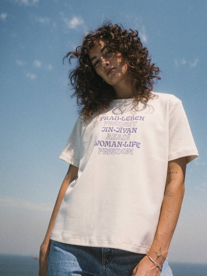 MULHERES VIDA LIBERDADE T-SHIRT - Branco por atacado de Rock on and Namaste