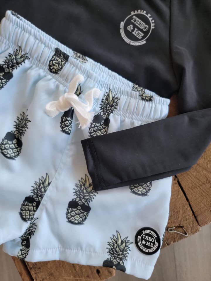 Rufflеѕ & Bоwtіеѕ - Affordable Boys & Girls Clothing – Großhandel Badeshorts – Kinder – AUSVERKAUF Jungen Badehosen - Ananas mit Sonnenbrille