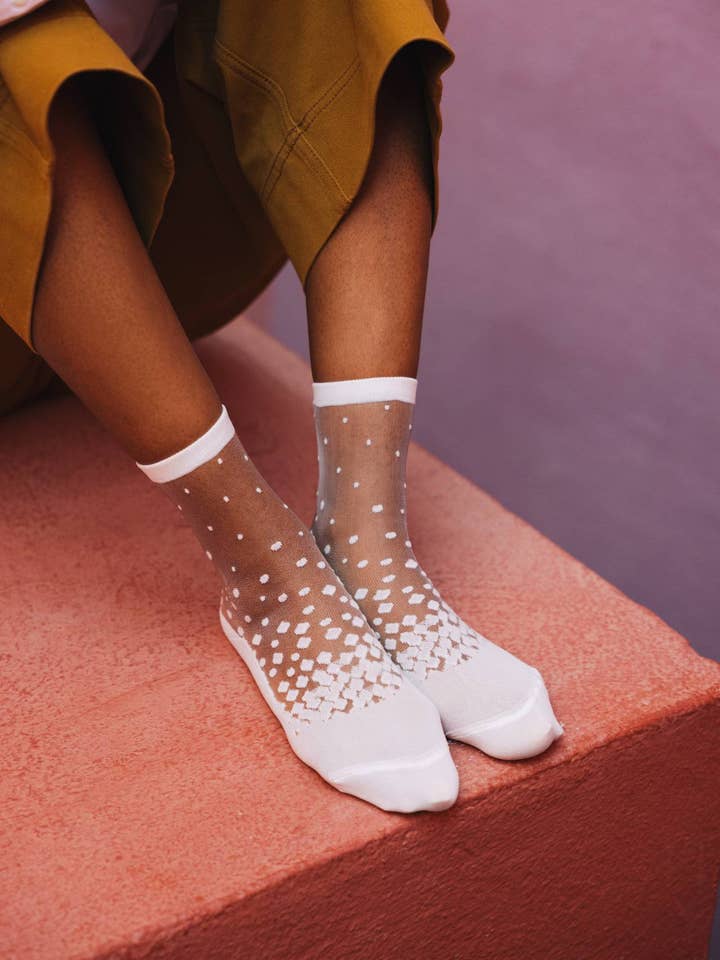 Nakameguro White • Calzini trasparenti a pois donna per la vendita all'ingrosso da parte di Atelier St Eustache