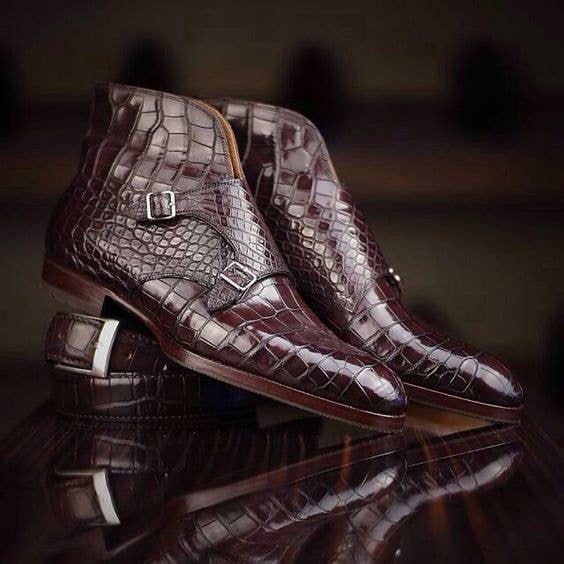 Bottes en cuir texturé alligator marron foncé pour hommes pour la vente par The Royale Leather