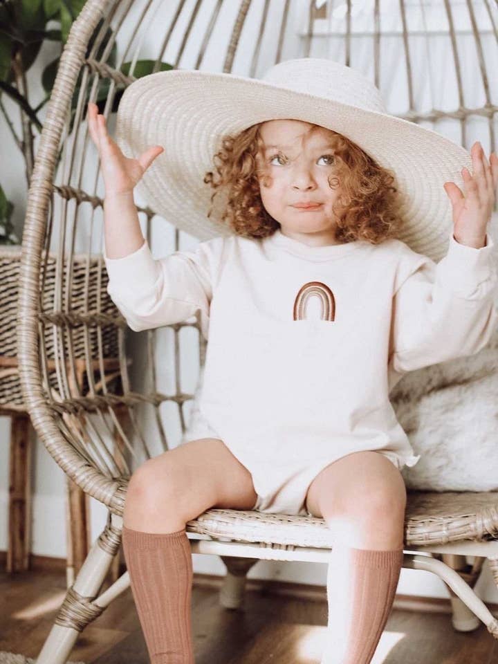 Regenbogen-Winterstrampler | Creme für den Großhandel von Wolfie Kids
