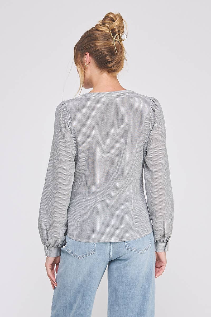 Allie Rose – Engroshandel Bluse - Dame – Stribet bomuldsblanding sideomslags-bluse med knaplukning2