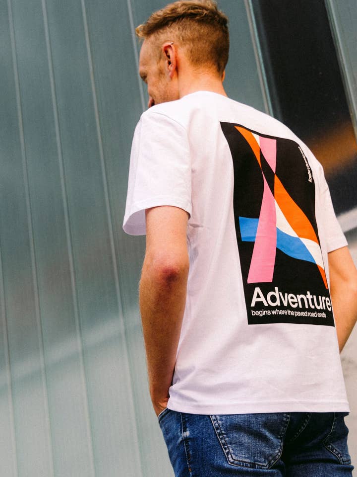 Çois Cycling Legacy - Wholesale Screen Printed T-Shirt - Unisex - Avontuur begint waar de verharde weg eindigt unisex fietsshirt (wit)2