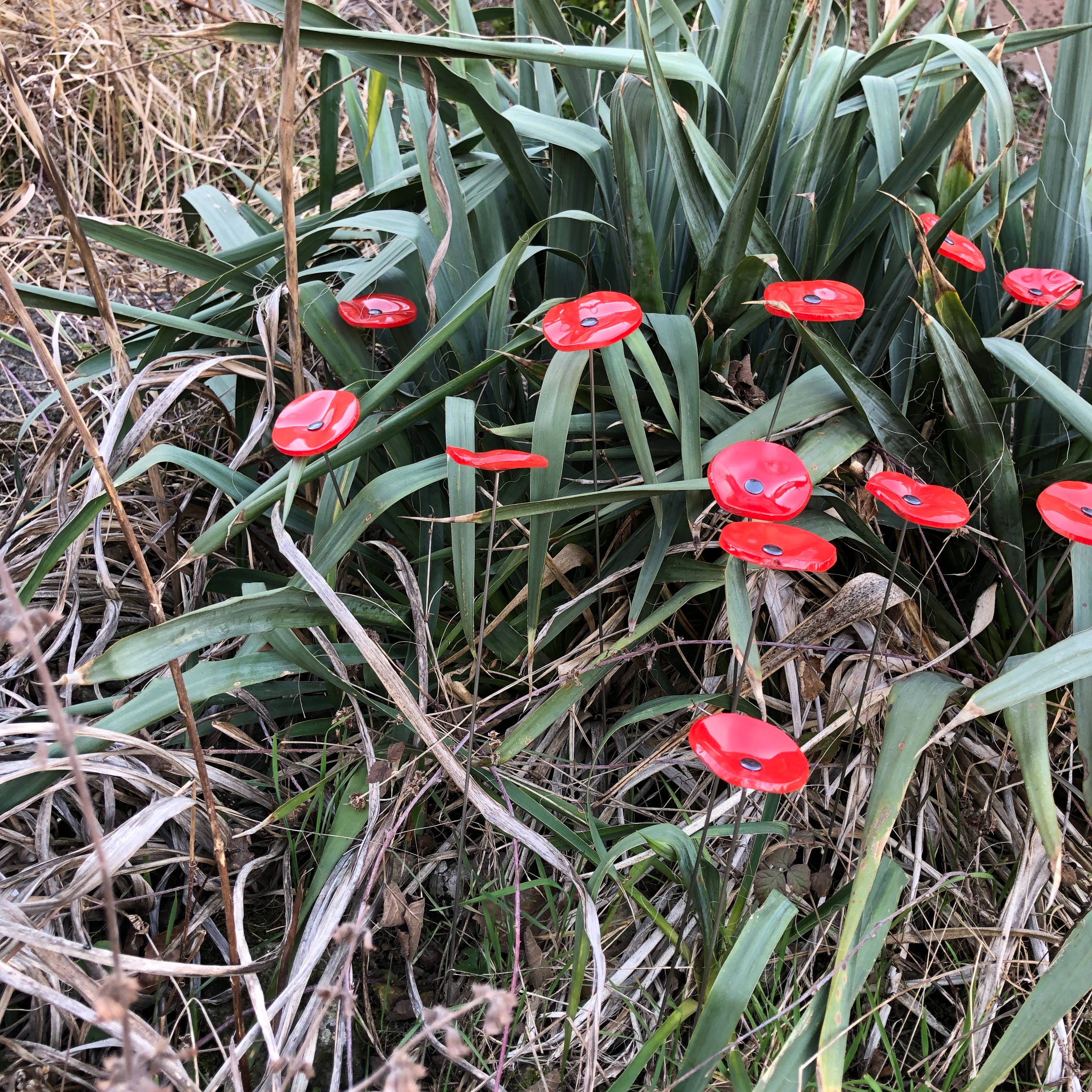 CARNEOL GLASS - Wholesale Garden/Lawn Stake - Small Glass Flower For Outside In Red27