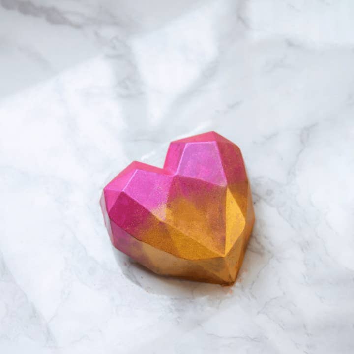 Moule en forme de cœur pour bombes de chocolat chaud pour la vente par Sweet Elizabeth