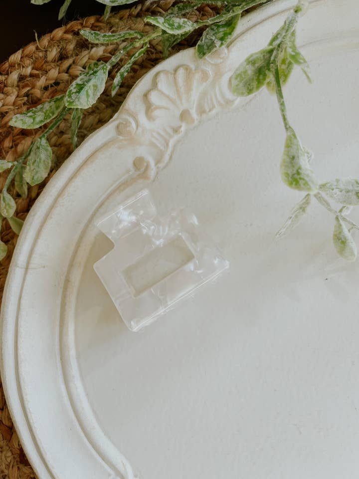 Weißer Mini-Klauenclip für den Großhandel von Ivory Bloom Boutique