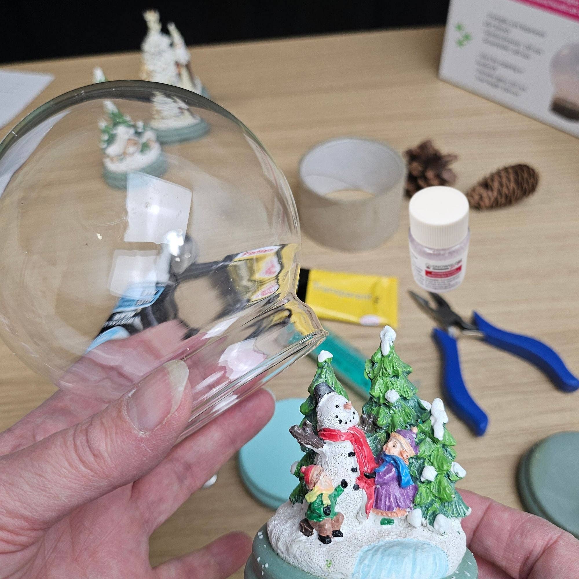 Schneekugelhaus - Wholesale DIY Craft Kit - Snow globe ready mix with clear water & fine snow1