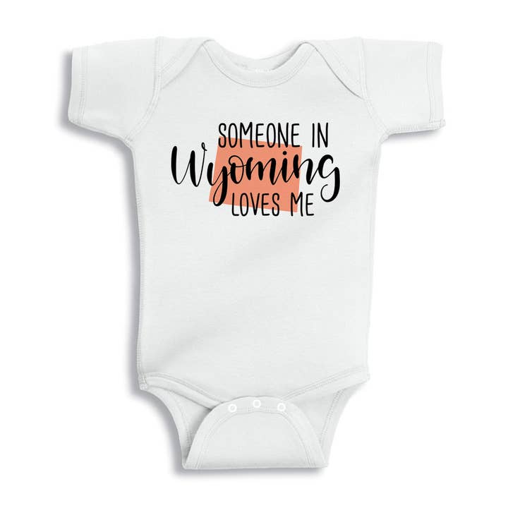 Itsy Bitsy Bella Co - Wholesale Bodysuit (Non-Footed) - Baby - Someone In Wyoming Loves Me Baby Bodysuit