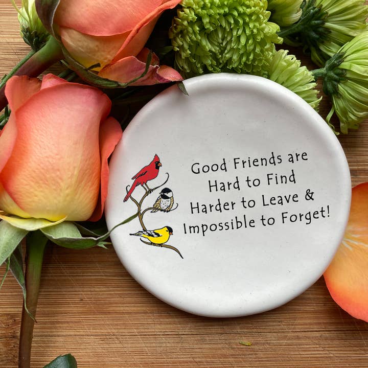 Vogelgerecht „Goede vrienden zijn moeilijk te vinden, moeilijker te verlaten... voor wholesale door August Ceramics