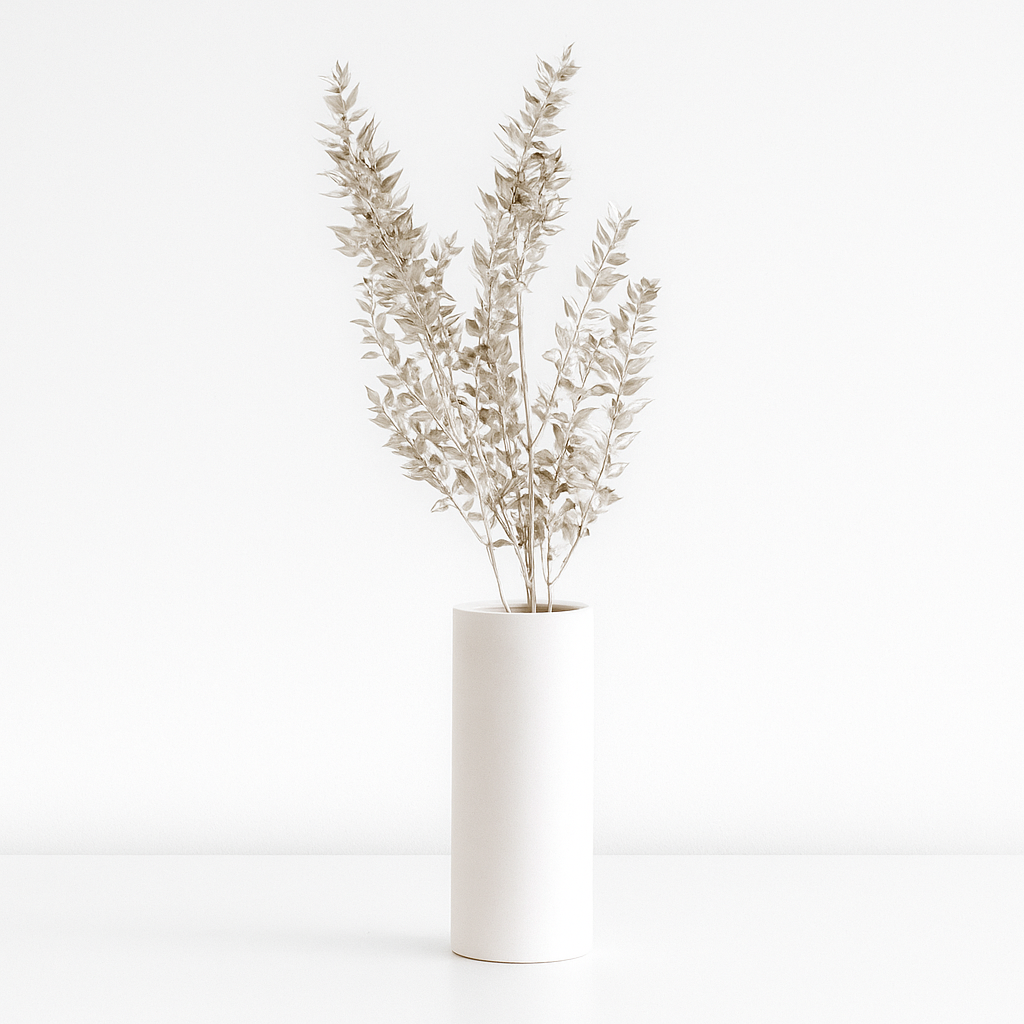 GS Foliage – wholesale Dried/pressed flowers – Metallic Painted Dried Ruscus - 3pc Bunch2