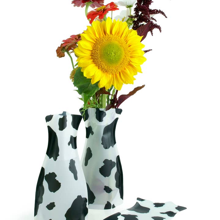 Buhi Imports - Wholesale Vase - Poly vase black and white cow print