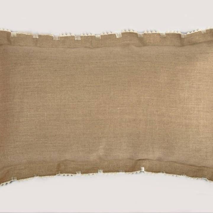 Coussin SOUPÇONS CLARISSE Blanc 40x70cm pour la vente par Lalla De Moulati