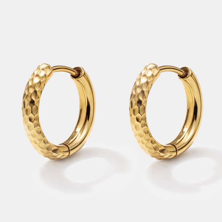 Half textured golden huggies in stainless steel - SS251E018GL pour la vente par Bizou