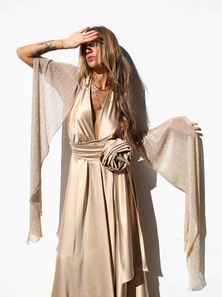 P3169 långklänning med Marilynkupor och guldbälte för wholesale av Moqette