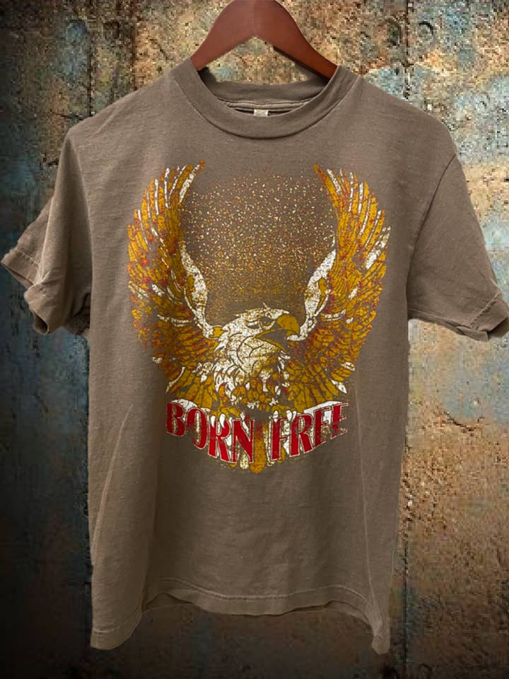 T-shirt vintage teinté sur mesure en coton cardé Born Free pour la vente par Country Deep Apparel