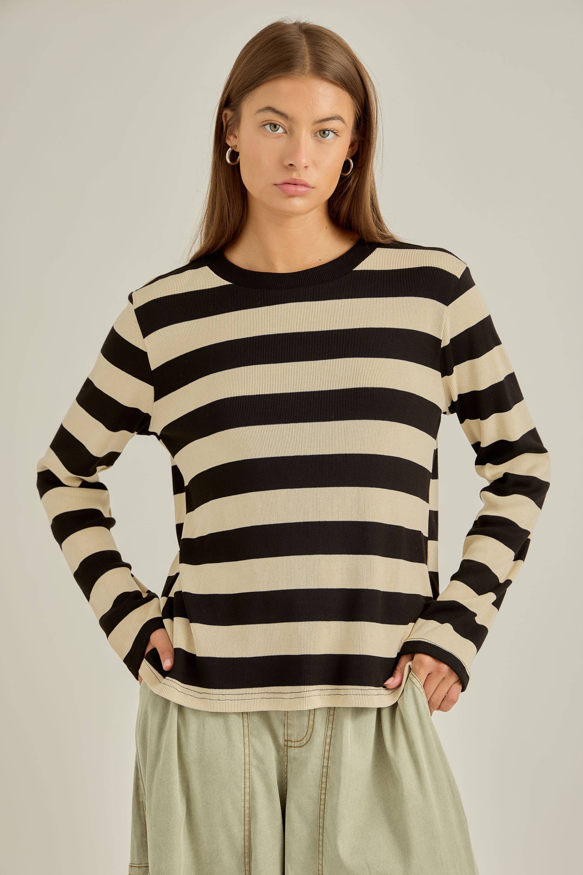 Avoine/Noir Top à rayures audacieuses de haute qualité en vente sur Faire5