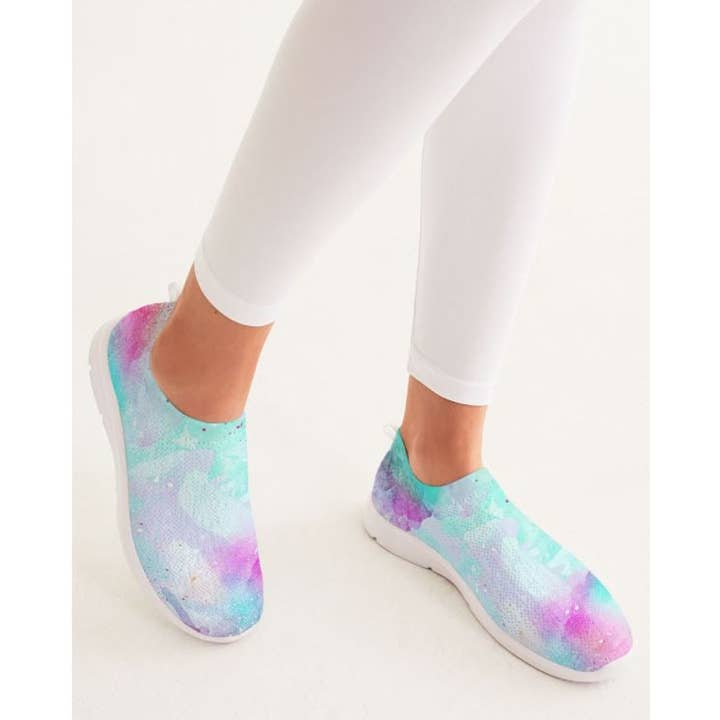 WickedYo – Großhandel Lifestyle-Sneaker – Damen – Slip-On-Sneaker aus Fliegenstrick - Tie Dye Design. Bequeme Freizeitschuhe für Damen. Böses YO