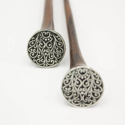 Palospelos - Vendita all'ingrosso Utensile/attrezzo da cucina - Spiedino artigianale Marrakesh in legno riciclato Sono con decorazione in alpacca1