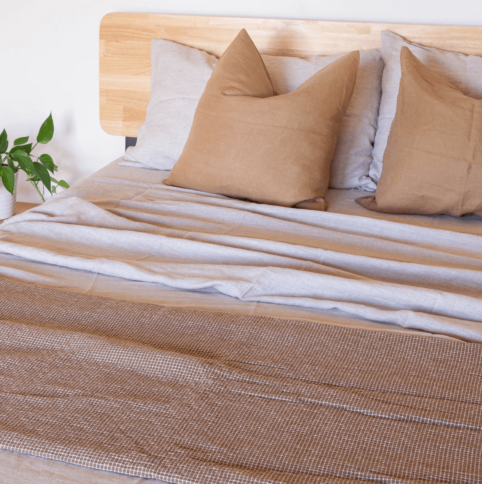 Q VITA - Wholesale Fitted Sheet - 100% French Linen Fitted Sheet (6 color options)7