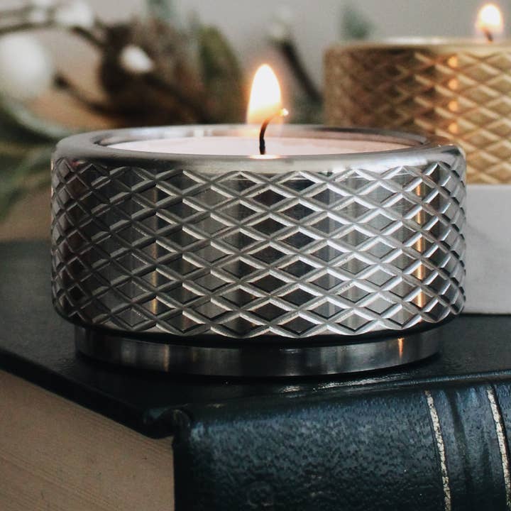 Portavelas moleteado para velas de té - plata satin para venta al por mayor de Clemo and Finch