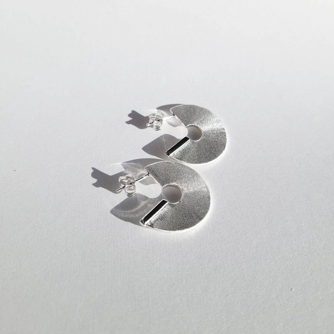 The Silver Root – Großhandel Ohrhänger – Leva Goldohrringe1