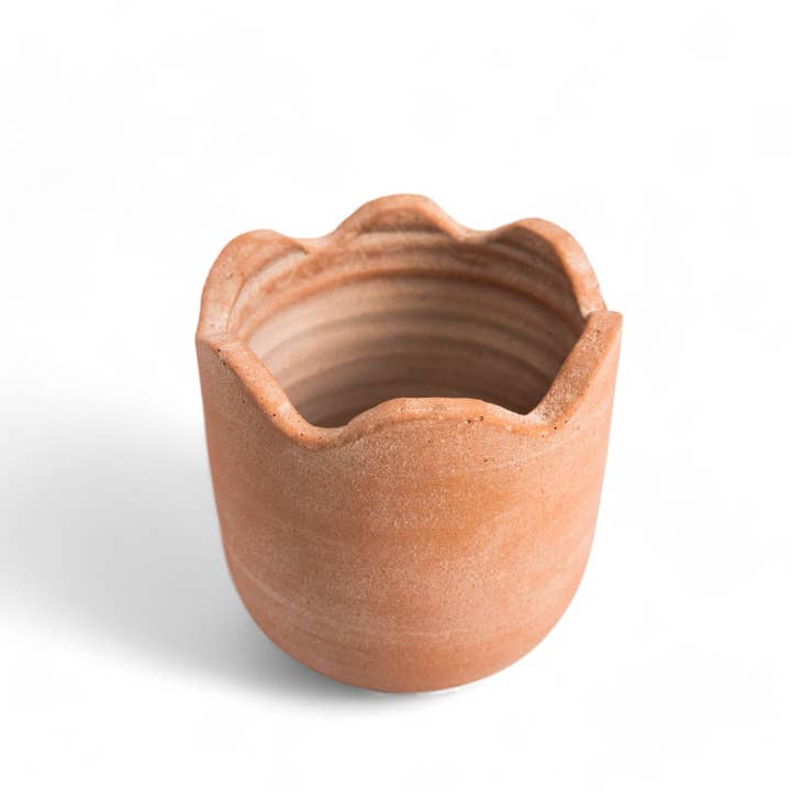 Meso Goods - Vendita all'ingrosso Vasi per piante - Fioriera ondulata in terracotta da pavimento grande di Diego Olivero Studio4
