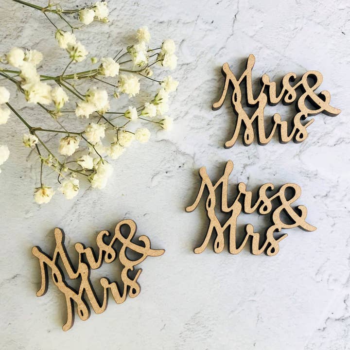 Deco Rach Design - Wholesale Decorative Tabletop Object - Mrs & Mrs Wooden Rustic Wedding Table Confetti Vintage Bar1