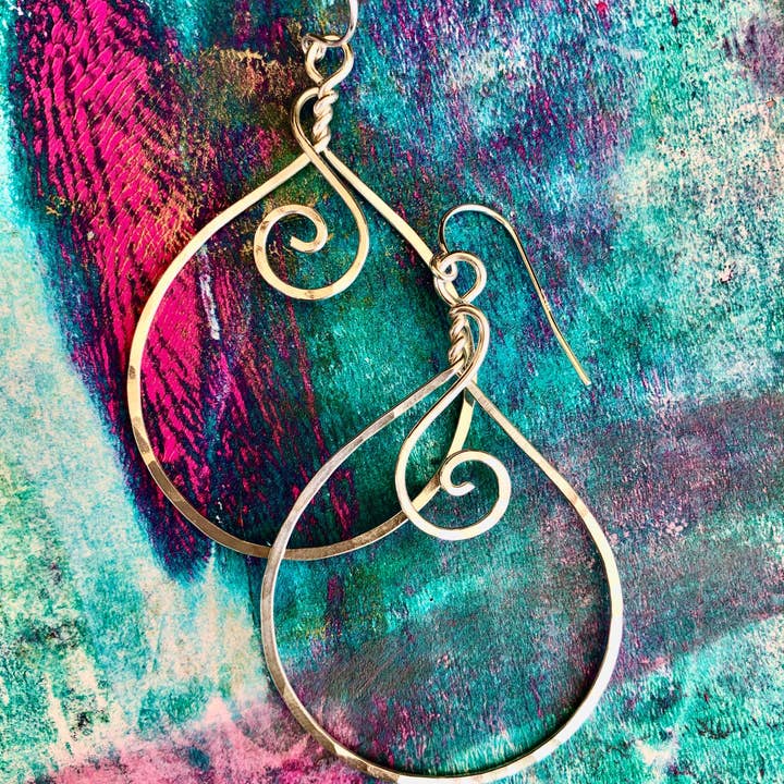 Guld Swirl Hoops for engroshandel hos LilyGirl Jewelry