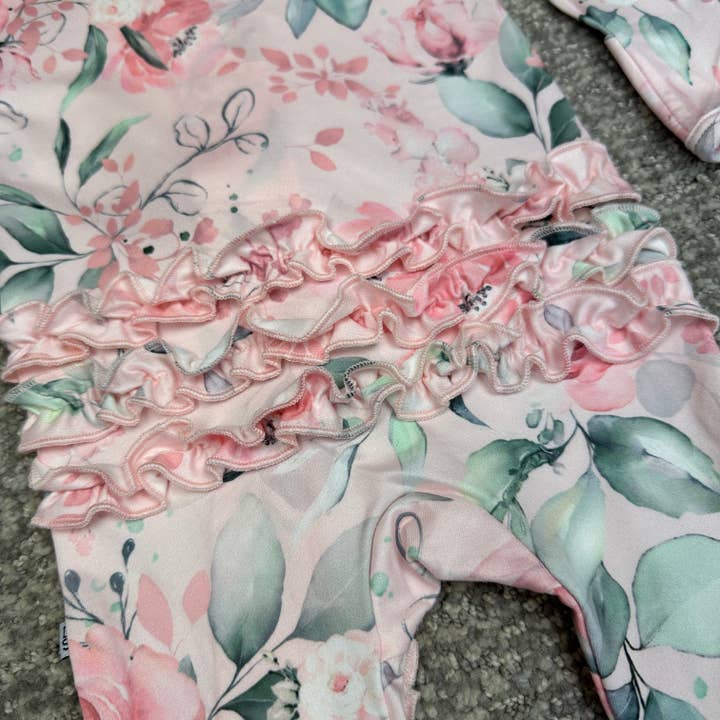 Double the Sprinkles - Vendita all'ingrosso Pigiamino - Neonati - Pigiama con volant per bebè Ella3