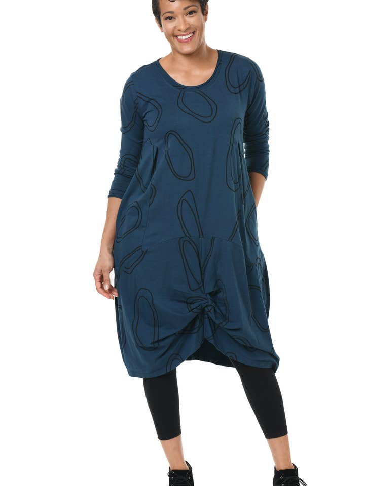 SDM634 L/S Karma Jurk in Legion Blue Bubbles voor wholesale door Tulip Clothing