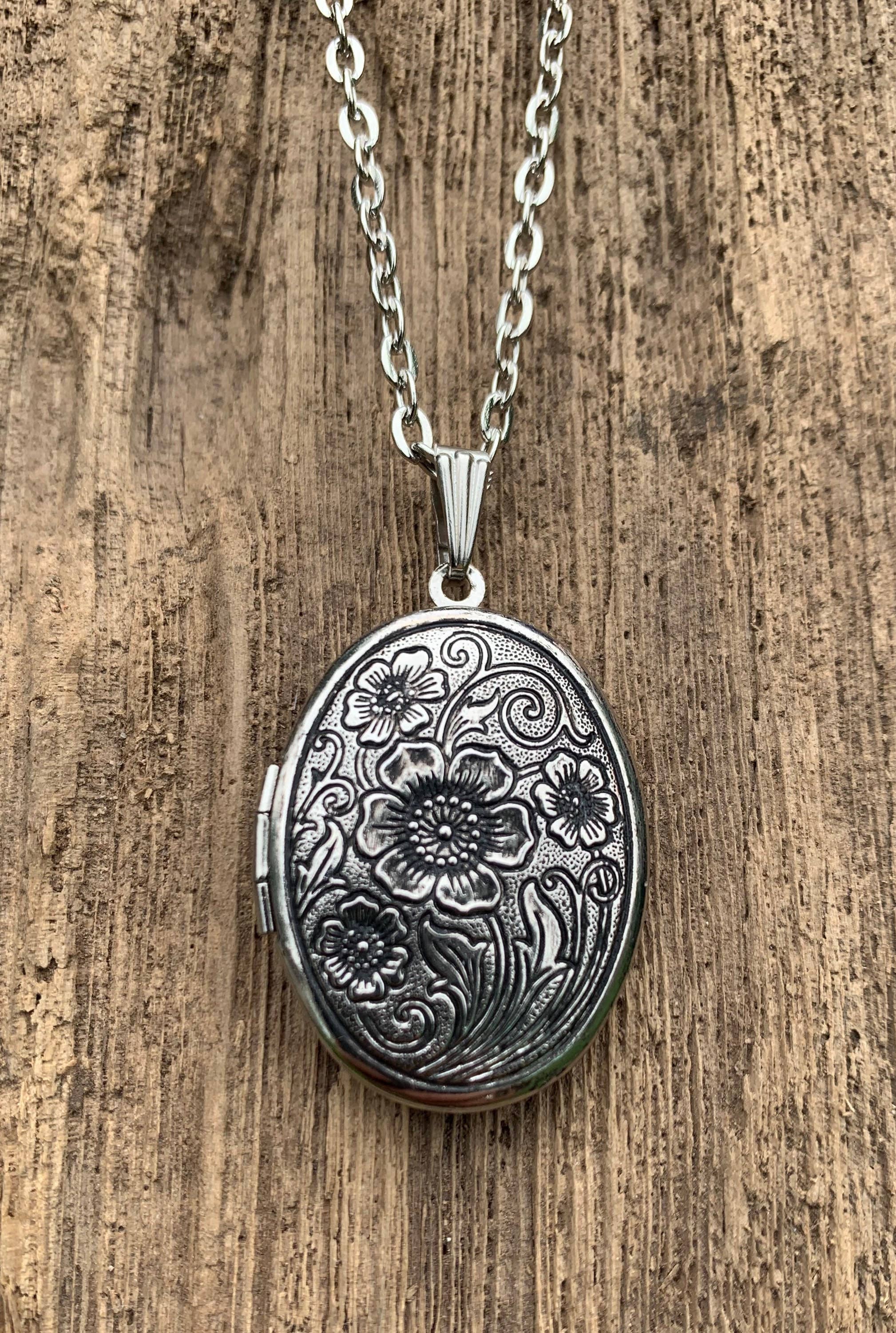Urbanfarmergirls - Wholesale Locket Necklace - Vintage Style Antiqued Silver Locket Filled With Solid Perfu4