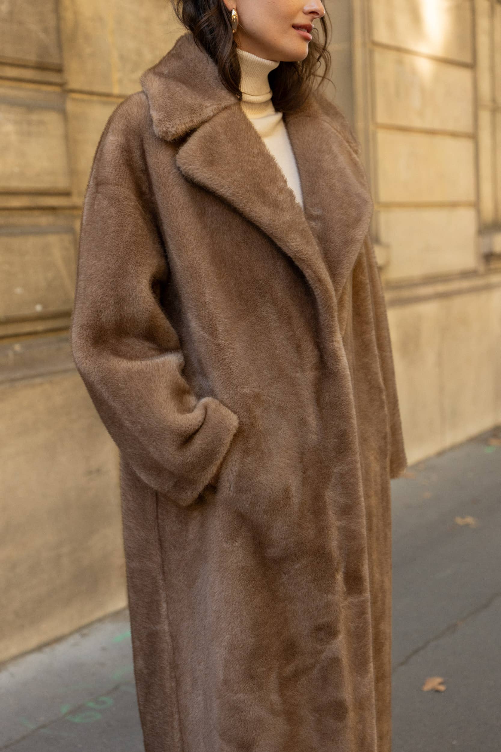 Attentif Paris - Wholesale Fur/Faux Fur Coat - Women's - Long synthetic fur coat with lapel collar38