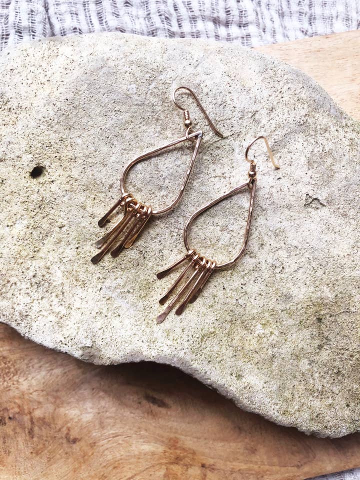 Gouden oorbellen met druppelvorm voor wholesale door Boho Breath