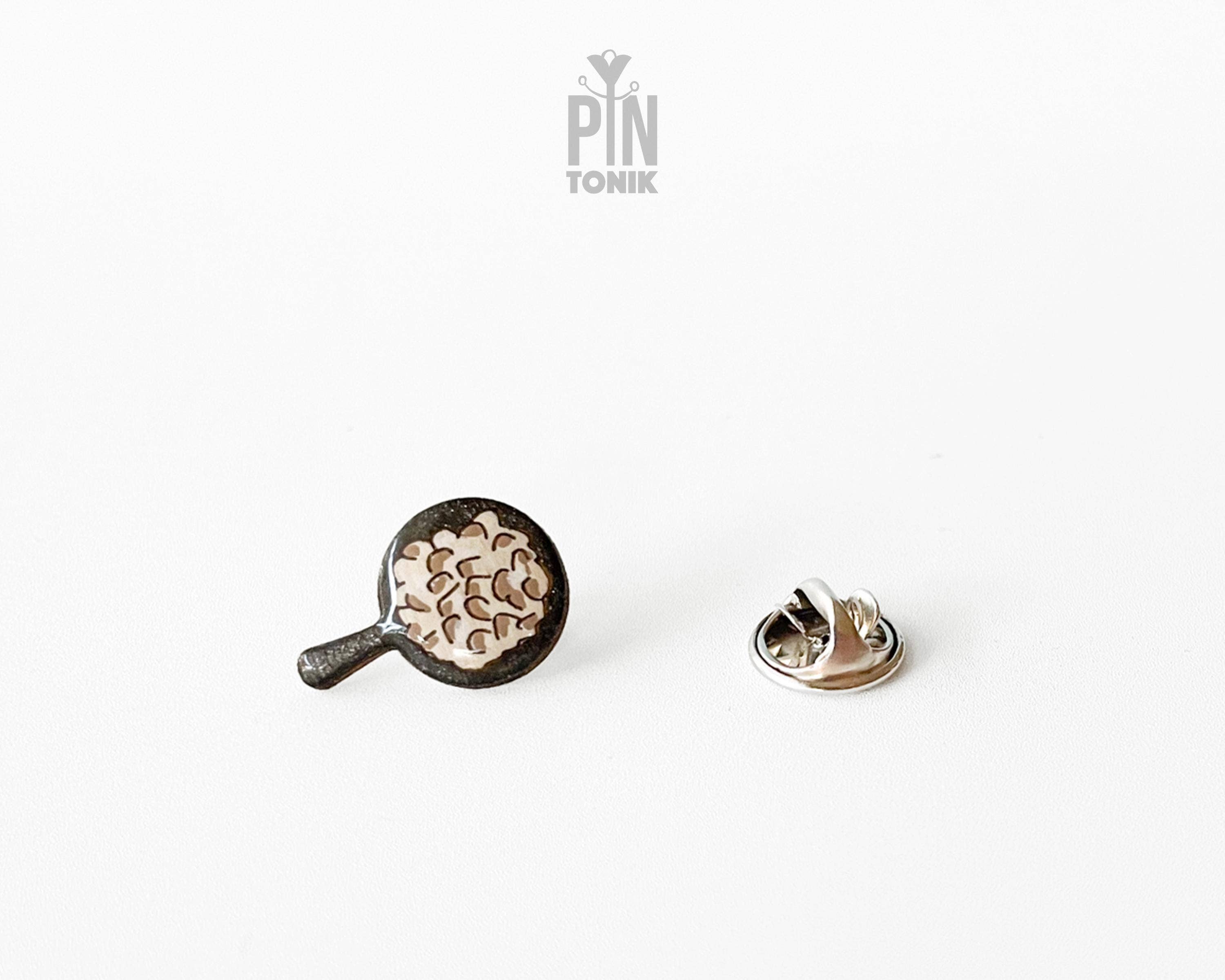 PinTonik - Wholesale Lapel Pin/Button - Omelette Pan Chef & Fried Eggs Lapel Pin