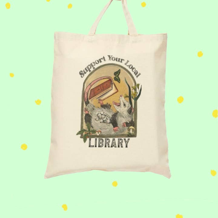 Soutenez votre bibliothèque locale Opossum Sac fourre-tout en toile de coton pour la vente par The Crazy Opossum Lady