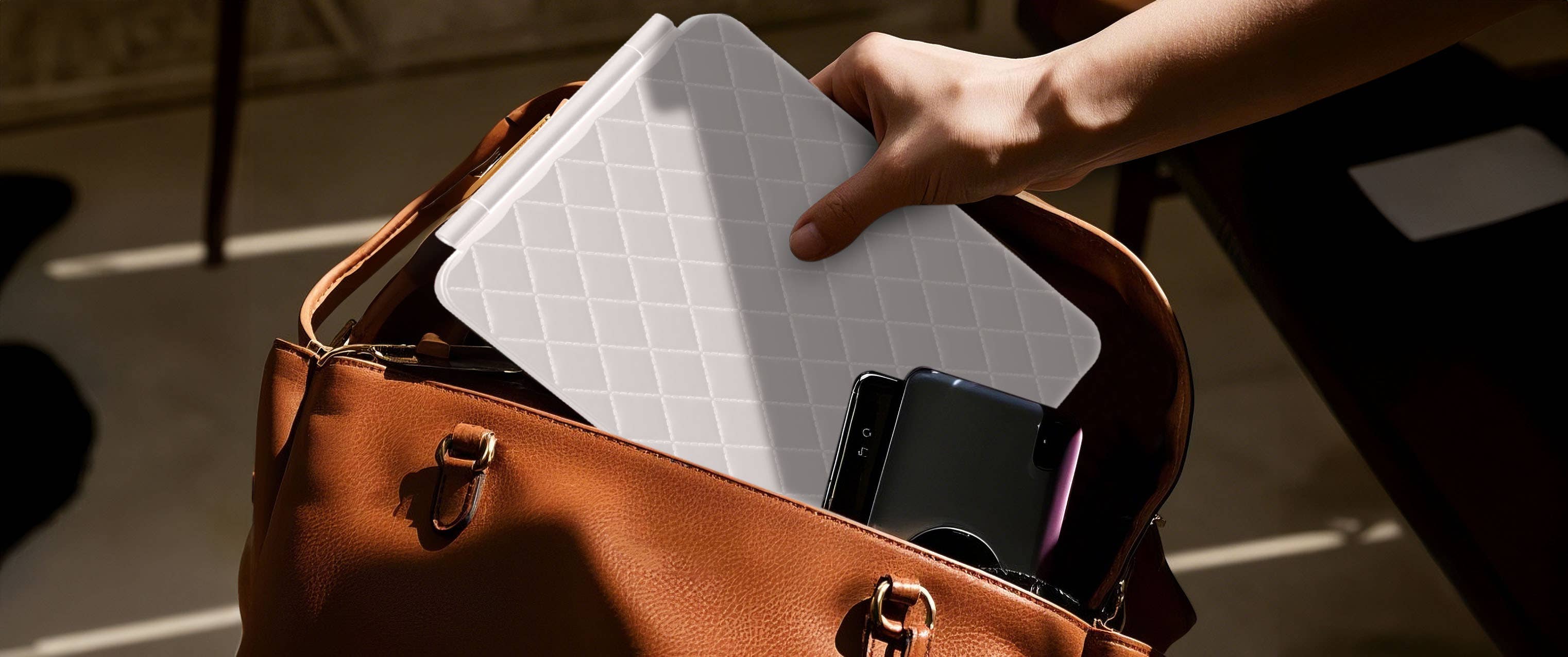 LAX Gadgets – Engroshandel Kosmetikspejl – LED-forfængelighedsspejl – Touch-dæmpning, 3 farver lys9