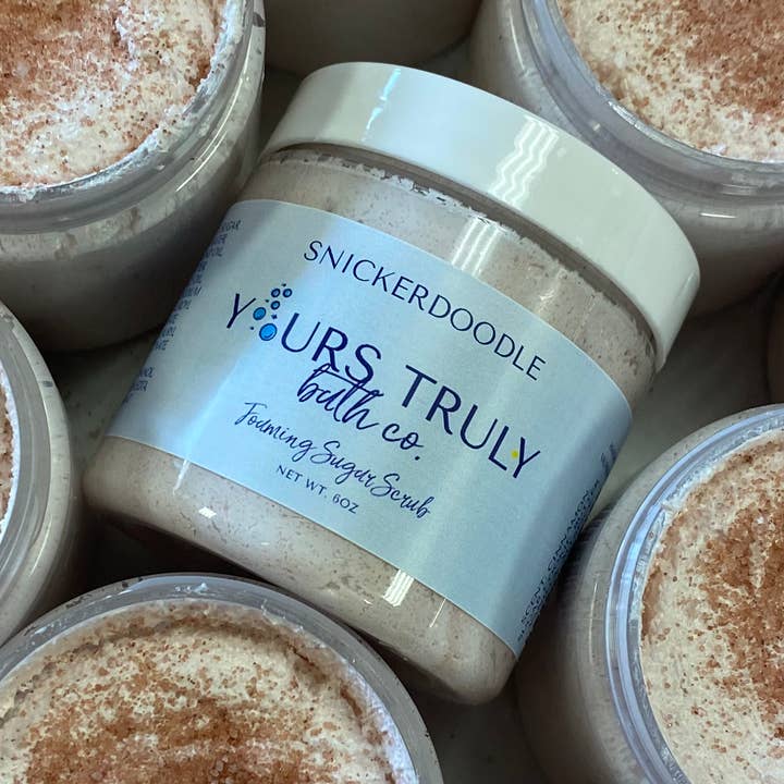 Gommage moussant au sucre Snickerdoodle pour la vente par Yours Truly Bath Co