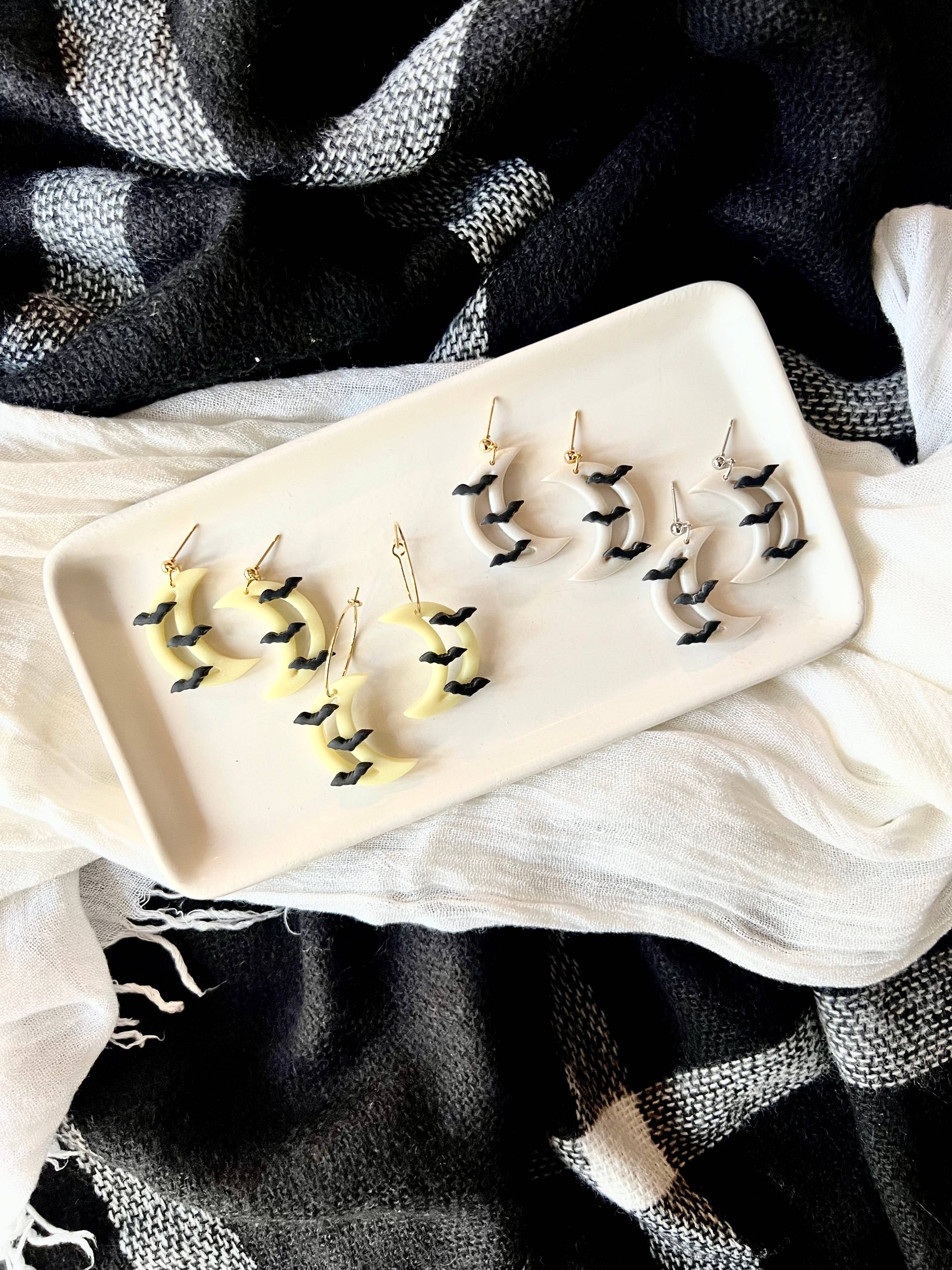 SeizeTheClayJewelry - Wholesale Hangende/ronde oorbellen - Vleermuis Maan Oorbellen, Maan Klei Oorbellen, Vleermuis Klei Oorbellen6