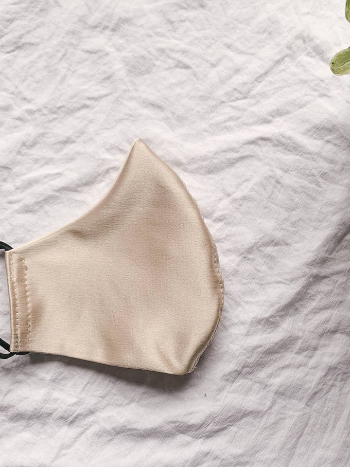 Satijnen maskers voor wholesale door Indira & Company