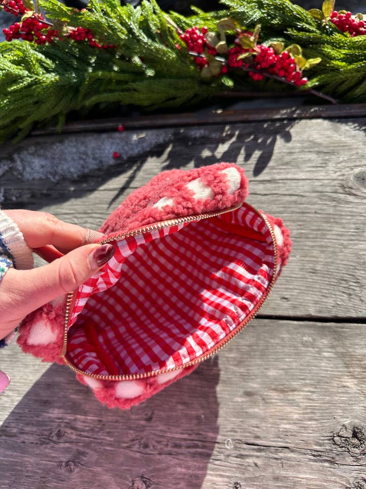 Pochette Carrie Sherpa | Rouge Signature pour la vente par Midnight Lunch