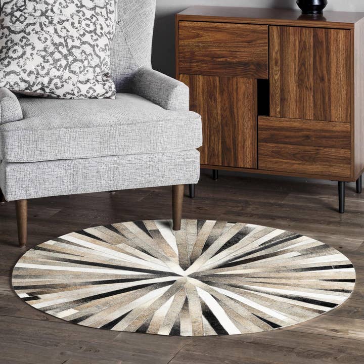 Rundt Stjerneformet Koskindstæppe – Håndlavet Patchwork Læder Tæppe for engroshandel hos Karelias And Sons