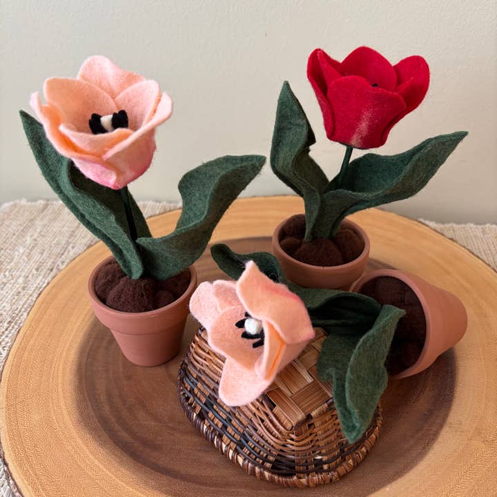 Tulipe en pot en feutre fait main pour toujours pour la vente par ForgetBKnot