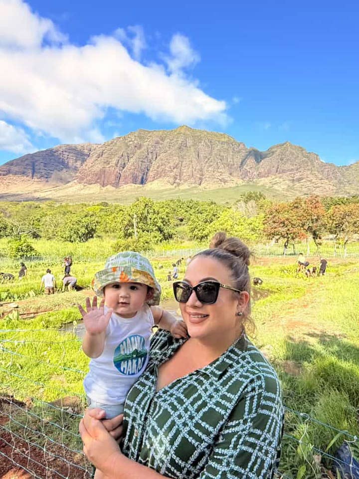 Women’s Oversized Shirt in Pikake Palaka for wholesale by Paradise Now Hawaiʻi